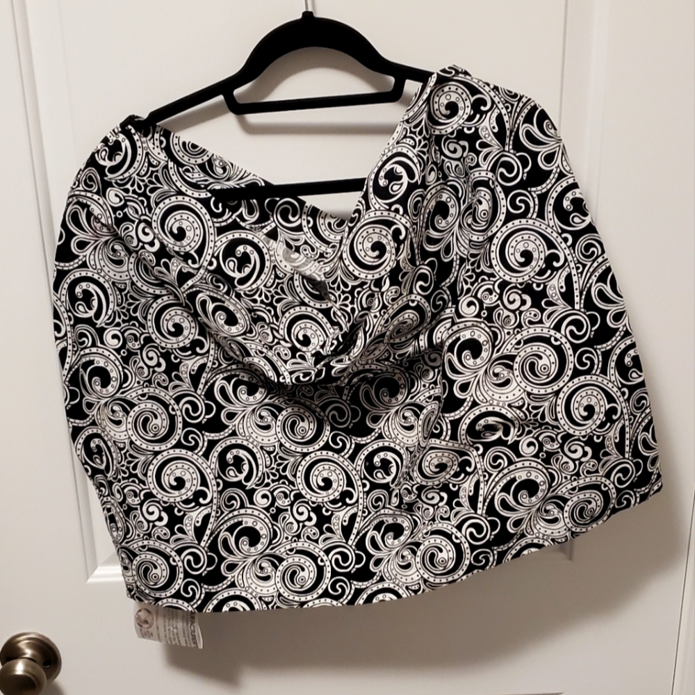 12$30 🖤🤍 black and white pattern circle nursing cover
